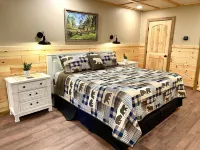 Black Bear Retreat • 2Bed 2Bath Cabin • Near Bike Trail The Little River Railroad and Lumber Company Museum附近的飯店