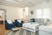 The Surf Shack BHI; 2BR beach cottage on East Beach! Hotel a Bald Head Island