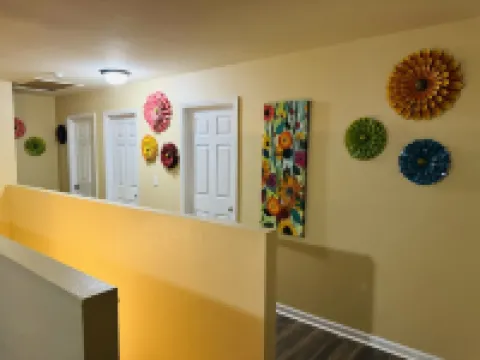 Cozy 5 Bedroom/ 9 Beds, 3 Full Baths with Game Room