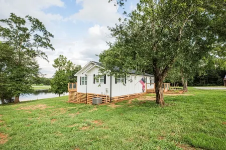 Ruth's Cottage at Addis Acres/Newly Renovated/Firepit/Private Pond/2BR/2BA/Deck