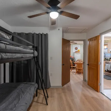 The Rocky Mount: Cozy cabin atop The New River Gorge