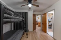 The Rocky Mount: Cozy cabin atop The New River Gorge