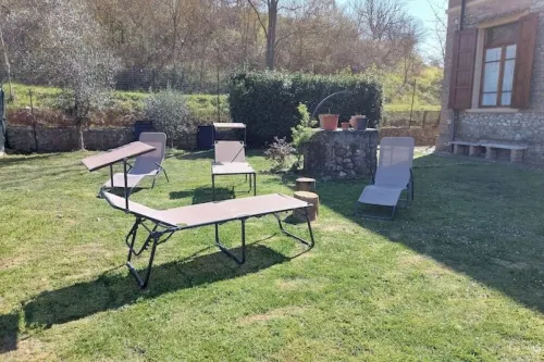 Spacious apartment strategically located for visiting Siena and province Hotels in Sovicille