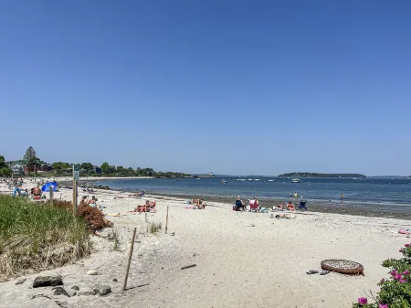 Ocean views 30 Steps to Willard Beach! Amazing location 7 min to Portland.Unit 2