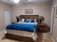Great get a way--8 acres and pond, firepit peace and quiet Hotel dekat Trail Between the Lakes: Trailhead # 2 - Yellowpine