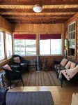 Spacious Cottage with Lake Access in quiet lakeside community