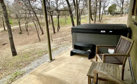 Hill House with hot tub and Private Lake access