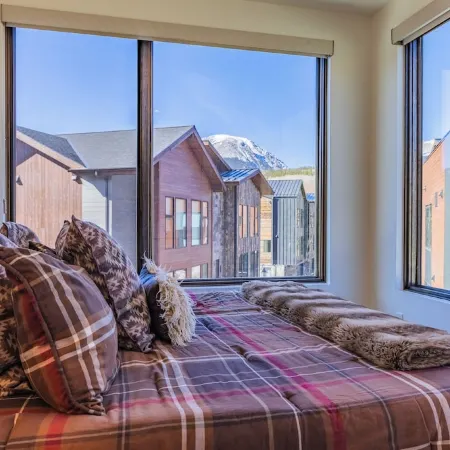 Hot Tub on Rooftop Deck - Mountain/River Views - Gym - EV Charger - 3 Kings