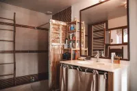 Loft Déco 100m2 Avec Vue, 3 Chambres Marseille Centre Hôtels à : Marseille