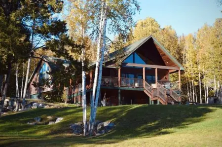 Lake Escape; Sleeps12, Hottub, Gameroom & Utv, Direct Snowmobile