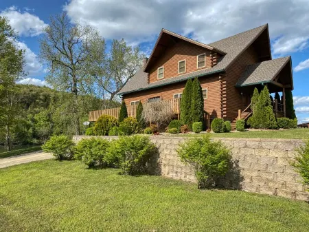 White River Beautiful Home!  Fisherman's Paradise!