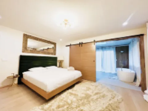 Newly remodeled midcentury modern house close to many attractions フォールブルックのホテル