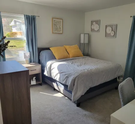 Bright, Modern Park Forest Home, 2.5m to Penn State! Breakfast included.