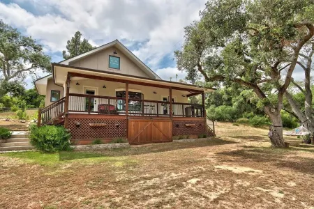 Amazing escape! Private pond+yard games+EV charger