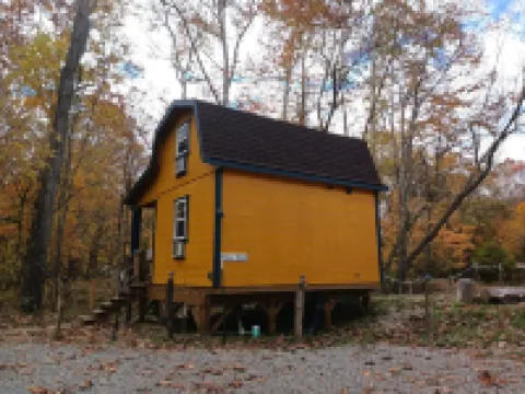 "Ridge Haus" Tiny Cabin on the Creek at Waldbaden