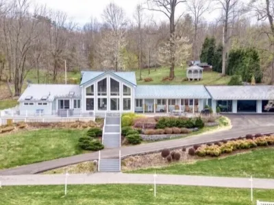 The Blue Heron Getaway on Claytor ake in the Appalachian Mountains of Virginia