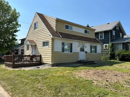 Scenic hiking in Cuyahoga Valley National Park! 1BR house, central air & laundry Отели в г. Акрон