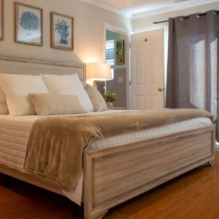 Quiet home with Salt Water Heated Pool, next to Largo Golf Course & IRB!