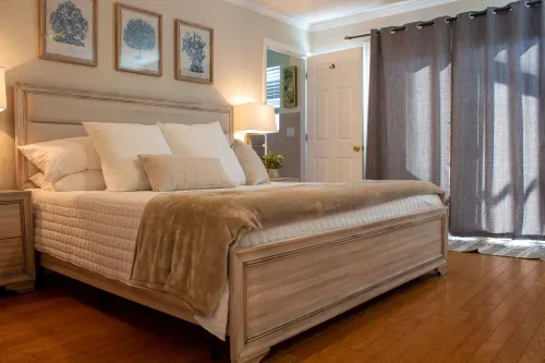 Quiet home with Salt Water Heated Pool, next to Largo Golf Course & IRB!
