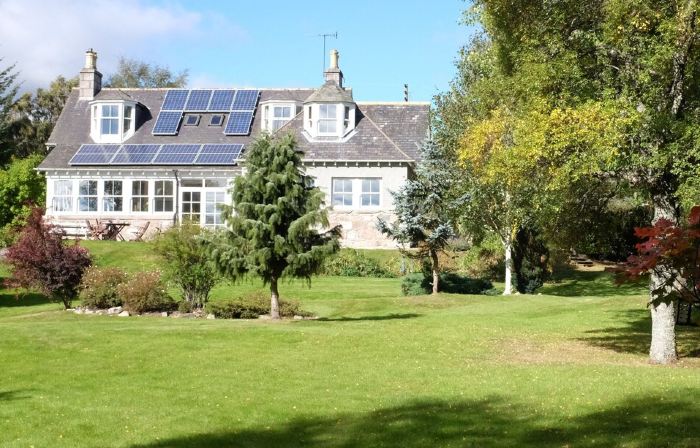 Fabulous Sunny House in Large Private Gardens. Sun Porch & Patio. Mountain Views