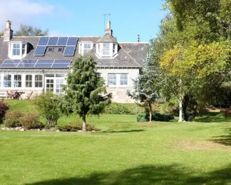 Fabulous Sunny House in Large Private Gardens. Sun Porch & Patio. Mountain Views Hotels in Ballater