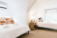 New! Updated historical charmer with game room Hotels near GEHA Field at Arrowhead Stadium