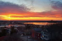 The Globe House on Munjoy Hill - Walk to Breweries ポートランドのホテル