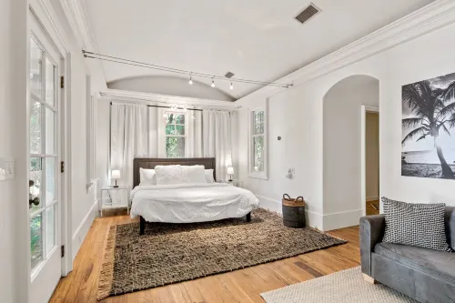 Beautiful  6BR/6BA Home w/ Resort Style Pool, Cabana Bar and Guest House!