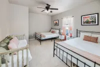 Gorgeous Home: Fire Pit & Outdoor Play Zone, Game Room, Views, 3 Mins to Lake