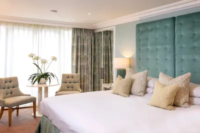 Roslin Beach Hotel  호텔