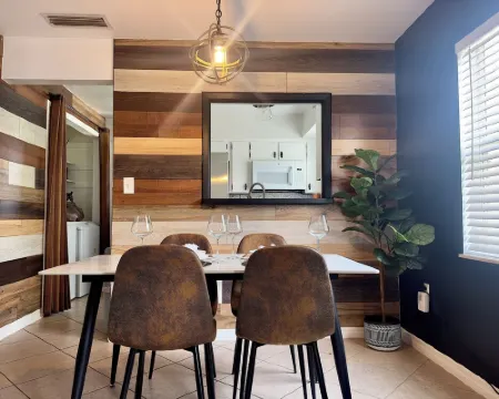 Cozy 2/1 Close to Theme Parks! セント・クラウドのホテル