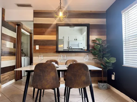 Cozy 2/1 Close to Theme Parks!