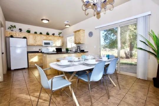 Work/Vacation Townhouse  #2 - 3 bdrm / 2.5 bath Ensuite