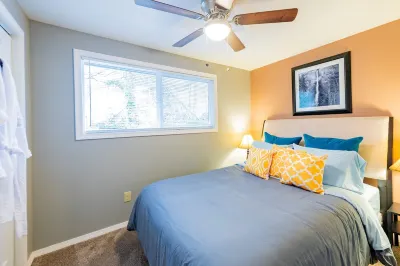 Explore Bellingham, minutes Airport WWU & Downtown Hotels near Bellingham International Airport