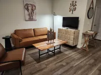 Newly Built Getaway! Hotels in Seven Oaks