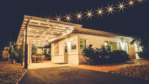 Pet Friendly Beach Cottage - Walk to town and beach     STVR PERMIT BLRE1241169