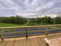 Beautiful Cabin Sleeps 4(up to 6) w/direct access to snowmobile and ATV trails!