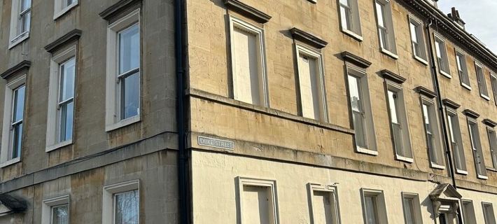 Elegant Apartment Steps from Roman Baths & Abbey Hotels in Bath