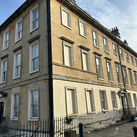 Elegant Apartment Steps from Roman Baths & Abbey