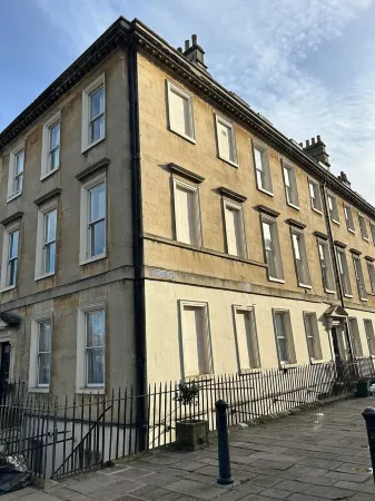 Elegant Apartment Steps from Roman Baths & Abbey
