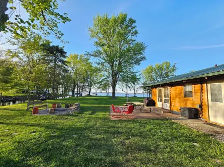 Bear Lodge, Fantastic Views Of Partridge Lake Fremont Wisconsin Wolf River