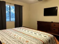 Secluded Casita w/ King Bed + Mountain Views!