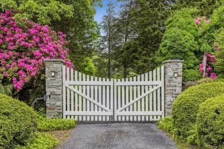 Newly Renovated Southampton Getaway House