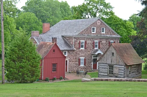 The 1764 Mohler House! Beautifully Restored Farmhouse 3BR/4BA on 9aces w/firepit Hotels in Ephrata Township