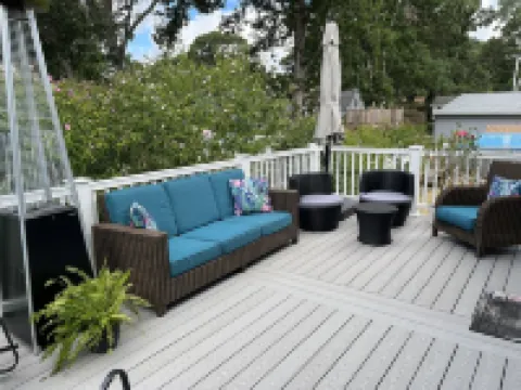 New* Remodeled private 3br/2ba w/neighborhood beach