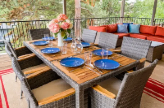 Luxury Home with 8 beds Hot Tub and an Awesome Deck!