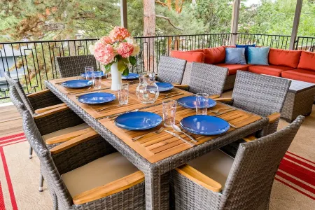 Luxury Home with 8 beds Hot Tub and an Awesome Deck!