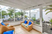 A3, in a small complex with communal heated pool 100m from the sea Các khách sạn ở Charco del Palo