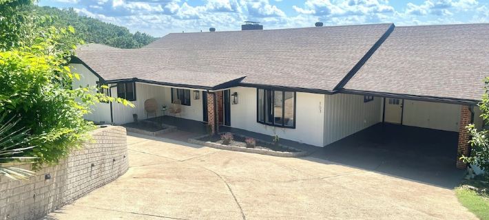 Fully remodeled lake house with gorgeous views of Bull Shoals Lake! Hotels in Baxter County
