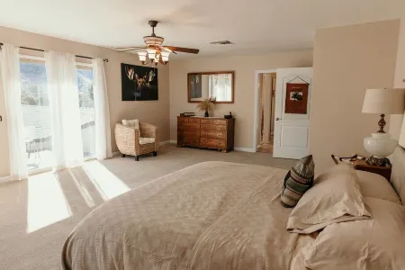 Piedras Hermosas Retro Retreat Near Kern River